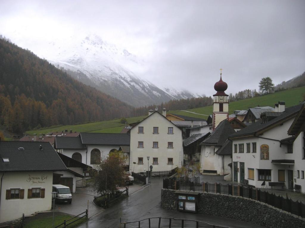 Hotel Edelweiss Malles Venosta Extérieur photo